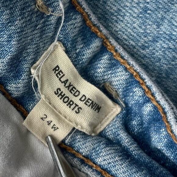 Madewell Plus Relaxed Denim Shorts in Madera Wash Side-Slit Edition - Picture 6 of 7